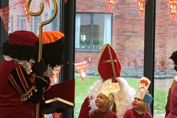 Sinterklaasfeest met basisschool De Flapuit en onze bewoners