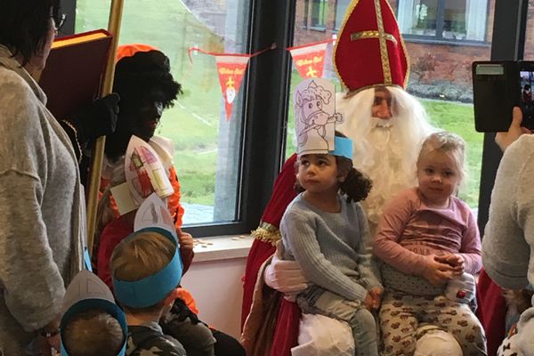 Sinterklaasfeest met basisschool De Flapuit en onze bewoners